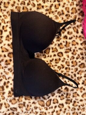 Victoria's Secret Black Seamless Molded T-Shirt Bra